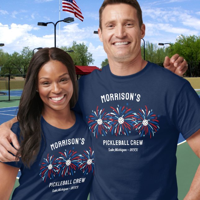 Red White Blue Fireworks 4. Juli Pickleball Crew T-Shirt (Von Creator hochgeladen)
