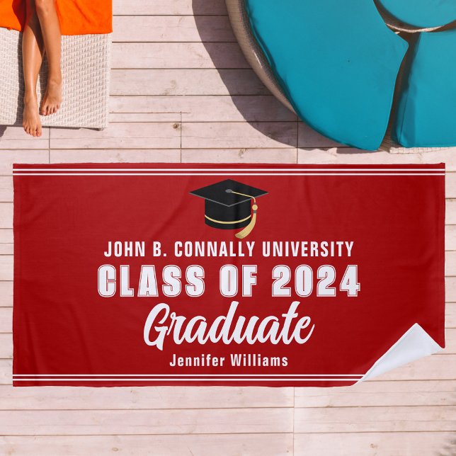 Red White Graduate 2024 Abschluss Keepake Strandtuch (Von Creator hochgeladen)