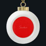 Red White Handschriftlich Minimalistisch Ihren Nam Keramik Kugel-Ornament<br><div class="desc">Haben Sie schon einmal so ein dünnes,  gut durchdachtes,  ästhetisches und bemerkenswertes Design gesehen? Die Schriftauswahl,  die Größe des Schriftartes und die Dunkelheit der Farben sind schon lange überlegt und mit viel Aufwand gestaltet worden. Das Ergebnis war so ein einzigartiges Design,  das alle beeindruckt,  die es sehen.</div>