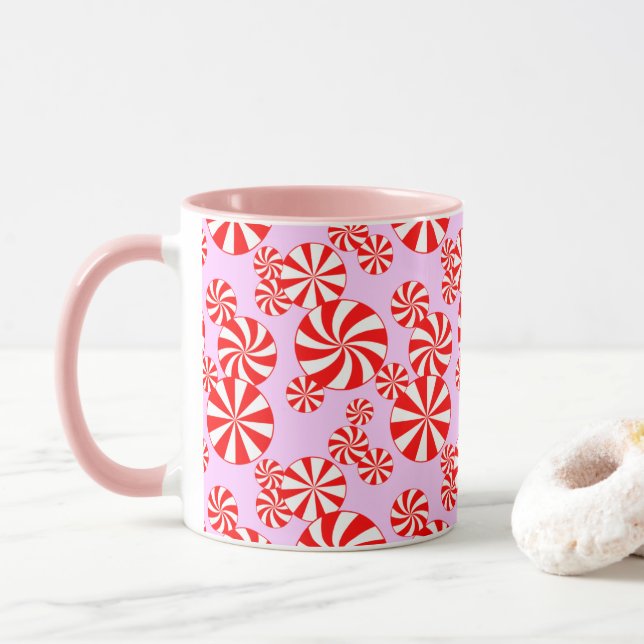 Red White Peppermint auf Light Pink Candy Pattern Tasse (Mit Donut)