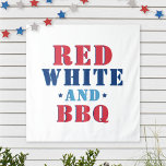 Red White und GRILLEN Funny 4. Juli Wandteppich<br><div class="desc">Stilvolle und lustige Amerikanische Unabhängigkeitstag Feiertag Party Foto Hintergrund Tapestry-Design zeigt ein "Red White and GRILLEN" maßgeschneiderte Typografie-Design in Rot,  Weiß,  Blau,  Marine-Farben mit Star-Akzenten.</div>
