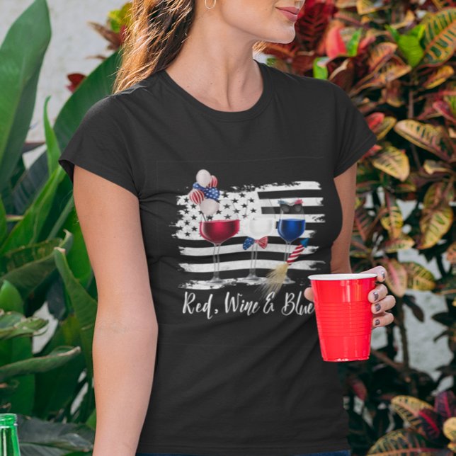 Red Wine Blue 4. Juli Independence Day Flag T-Shirt (Von Creator hochgeladen)