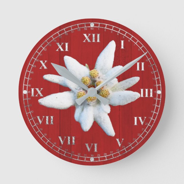 Red Wood Look with White Edelweiss Bloom Runde Wanduhr (Vorderseite)