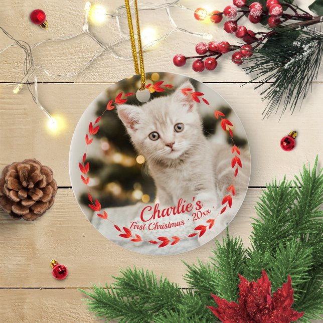 Red Wreath Cat First Christmas Einfaches Foto Keramik Ornament (Von Creator hochgeladen)