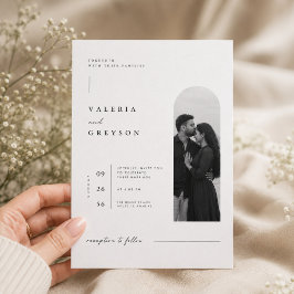 Redaktionelle Foto-Hochzeitseinladung mit Bogen. Einladung