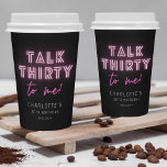 Rede dreißig mit mir 30. Geburtstag Party Neon Pin Pappbecher<br><div class="desc">Talk DRITTEN zu mir 30. Geburtstag Party Neon Pink Party Drinks Papier Cups bietet einen modernen rosa Neontext "Sprich mit mir!" in modernen Kalligraphie-Skript auf einem schwarzen Hintergrund. Von Evco Studio entworfen www.zazzle.com/store/evcostudio</div>