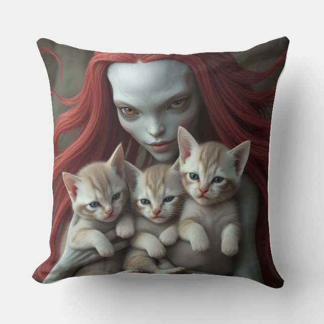 Redhead Alien Holding Kittens Kissen (Vorderseite)