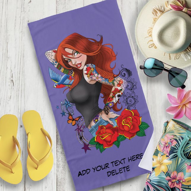Redhead Frau Tattoos Strandtuch (Von Creator hochgeladen)