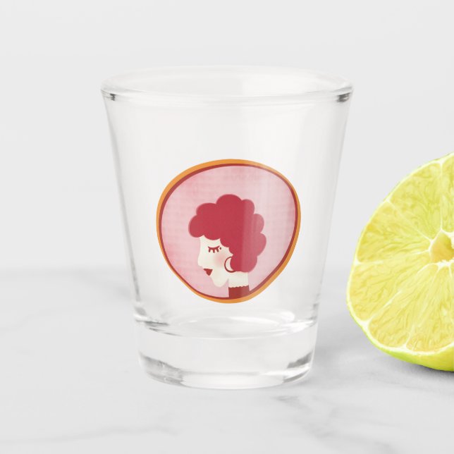 Redhead Girl in Mirror Schnapsglas (Vorderseite)