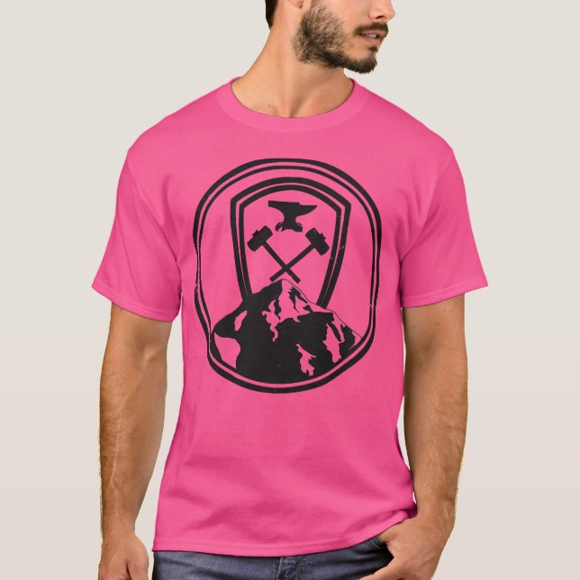 Redwall Themed Salamandastron Inspiriert Berg De T-Shirt (Vorderseite)