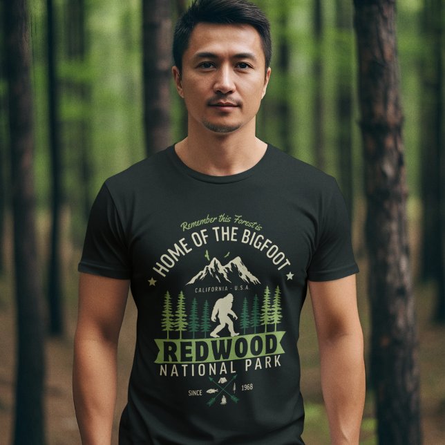 Redwood National Park Home of the Bigfoot T-Shirt (Von Creator hochgeladen)
