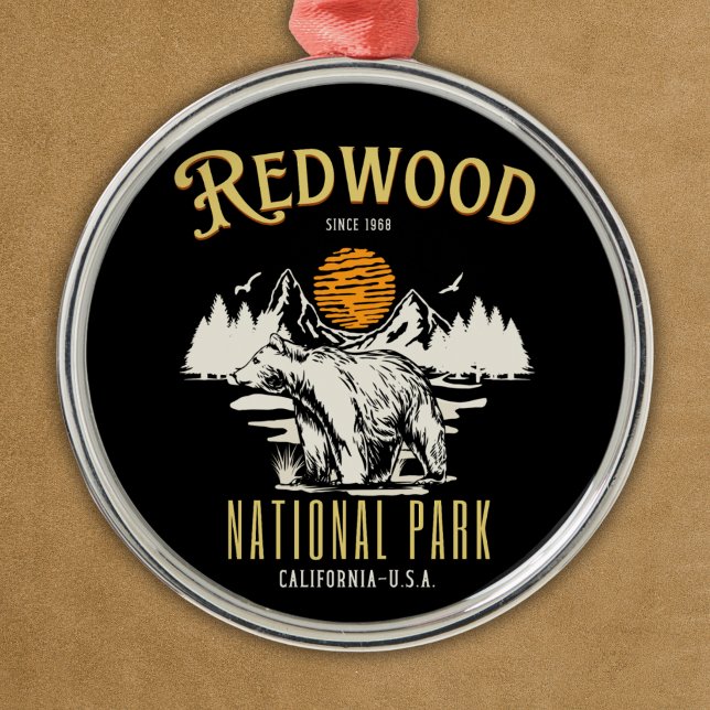 Redwood National Park Wooded landscape Ornament Aus Metall (Von Creator hochgeladen)