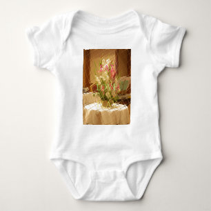 Reflected Blooms Kunstprint Baby Strampler