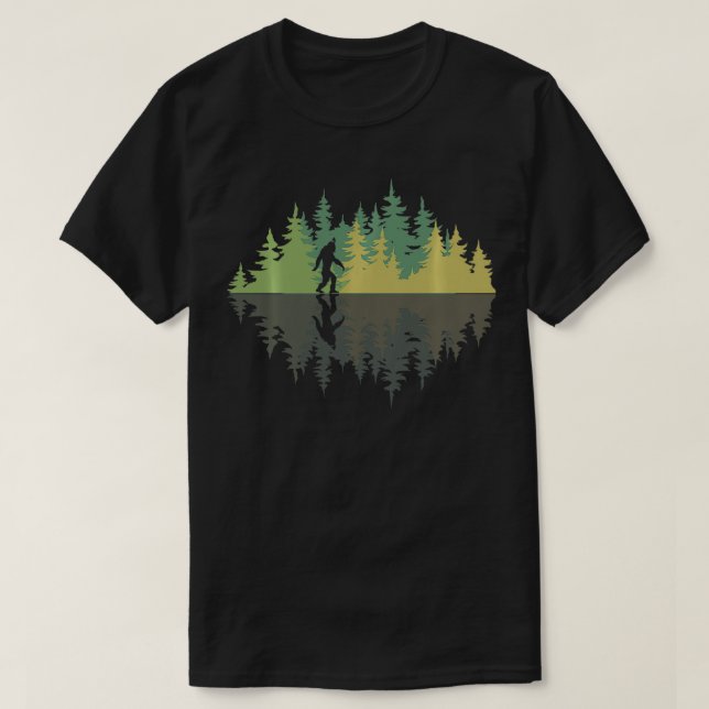 Reflection Forest Trees Sasquatch Verschwörung Yet T-Shirt (Design vorne)