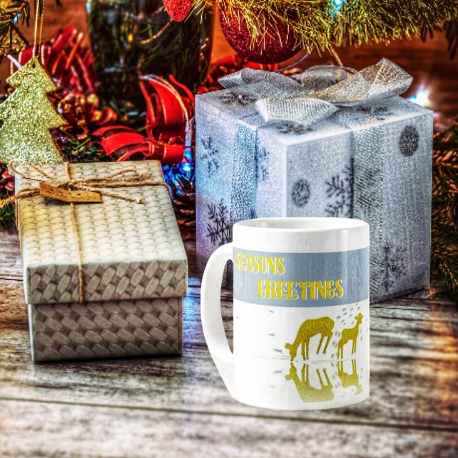 Reflection-Star Jumbo-Tasse (This nostalgic scene of a Doe deer with her fawn, brings to mind of a Vintage Christmas card!)