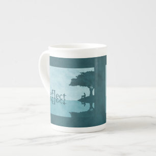 Reflektieren Sie einfach die Tasse von Spezialität