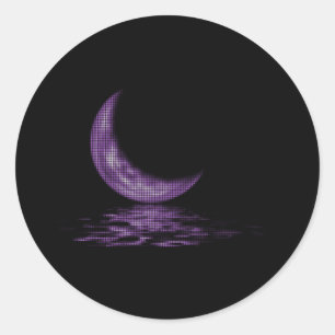 Reflektion Crescent Moon Auf dem Lila See Runder Aufkleber