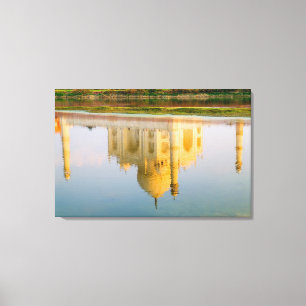 Reflektion des weltberühmten Taj Mahal-Tempels Leinwanddruck