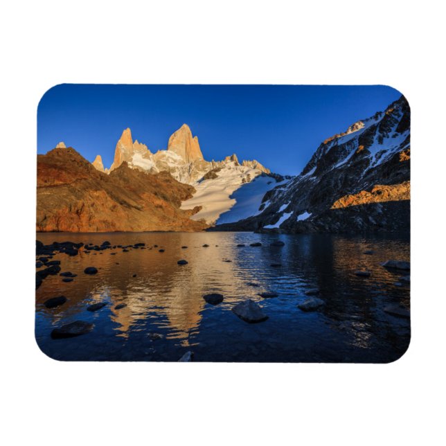 Reflexion von Fitz Roy bei Sonnenaufgang Magnet (Horizontal)