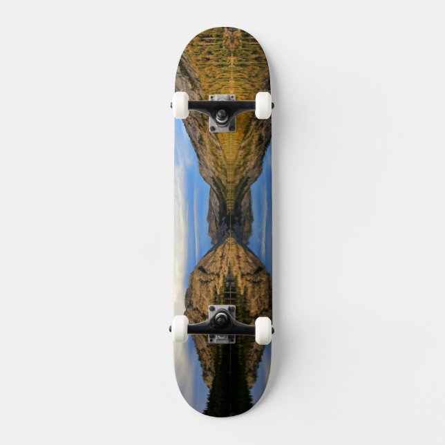 Reflexionen auf Tenaya See Skateboard (Vorderseite)