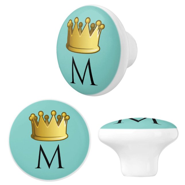 Regal Monogram Crown Soft Seafoam Green Keramikknauf (Add regal charm to your space with these minty green monogram initial crown knobs!)