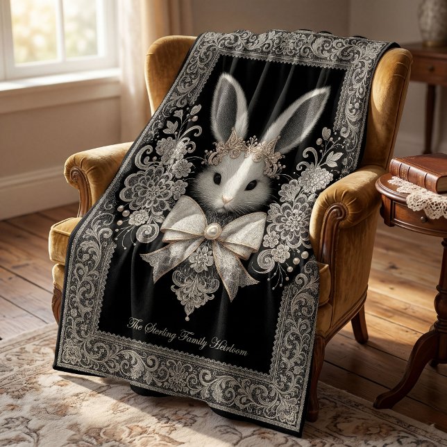 Regal Rabbit Heirloom Throw Blanket Decke (Von Creator hochgeladen)