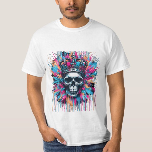 "Regal Skull: Urban Graffiti Street Art T - Shirt" T-Shirt (Vorderseite)