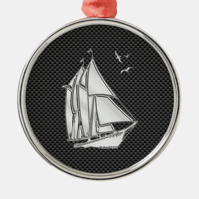Regatta Sailboat auf Carbon Fibre Style Silbernes Ornament (Vorne)