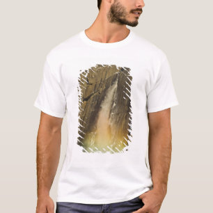 Regenbogen an den oberen Yosemitefällen im Yosemit T-Shirt