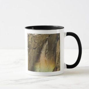 Regenbogen auf den Upper Yosemite Falls in Yosemit Tasse