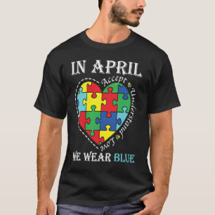 Regenbogen Autismus Herz Im April Tragen Wir Blau T-Shirt