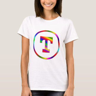Regenbogen des Buchstabe-T T-Shirt