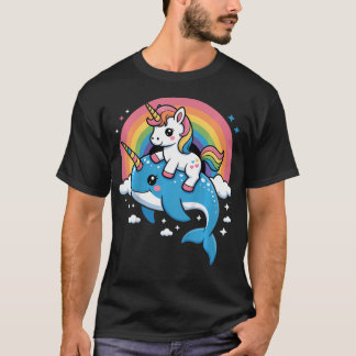 Regenbogen-Einhorn reitet auf Narwal-Meeres-Einhör T-Shirt