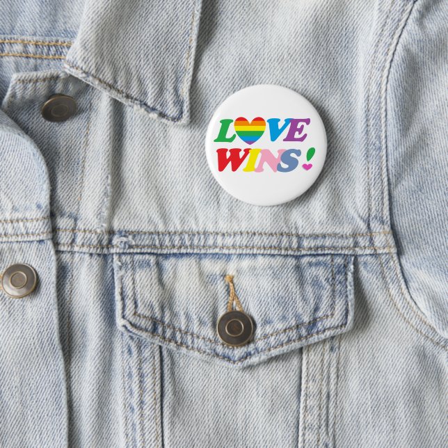 Regenbogen Liebe Gewinnt Herz LGBT Button (Beispiel)