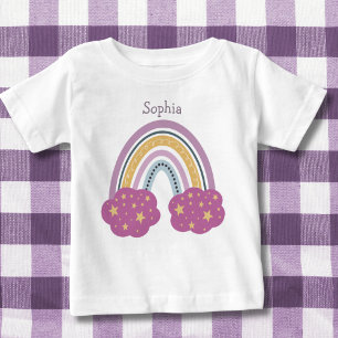 Regenbogen mit Monogramm aus Wolken und Sternen Baby T-shirt