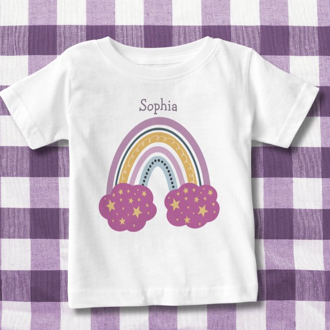 Regenbogen mit Monogramm aus Wolken und Sternen Baby T-shirt (Von Creator hochgeladen)