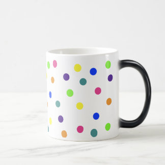 Regenbogen-Polka-Punkte, die Tasse verwandeln