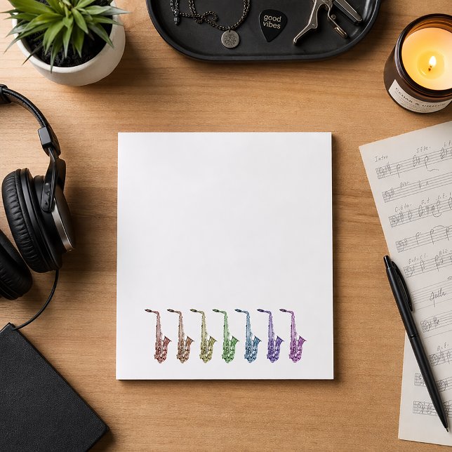 Regenbogen-Saxophon Bunt Notizblock (A note pad with alto saxophones done in red, orange, green, yellow, blue, pink & purple.)