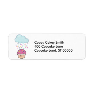 Regenbogen-Sprinkles auf Cupcake