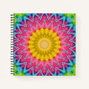 Regenbogen-Tie-Dye-Mandala mit lebendiger Symmetri Notizbuch