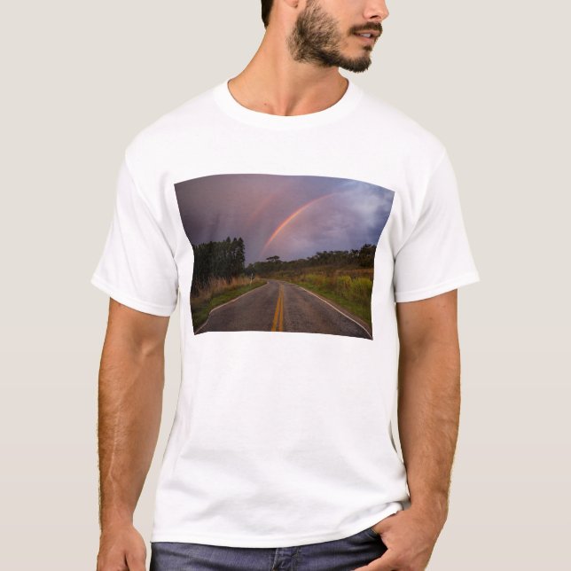 Regenbogen und Straße T-Shirt (Vorderseite)
