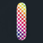 Regenbogen und weiße Schachbretter und Name oder T Skateboard<br><div class="desc">Stell dich mit diesem Regenbogen und den weißen Schachbrettern bedrucken Skateboard. Füllen Sie bitte Ihren Namen oder Text aus.</div>