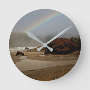 Regenbogen und Wolken am Myers Beach in Oregon Runde Wanduhr