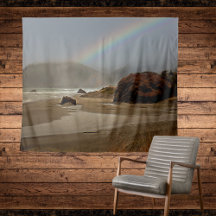 Regenbogen und Wolken am Strand von Oregon