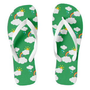 Regenbogen, Wolken, Regen und Sonnenflecken Flip Flops