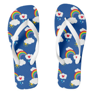 Regenbogen, Wolken, Regen und Sonnenflecken Flip Flops