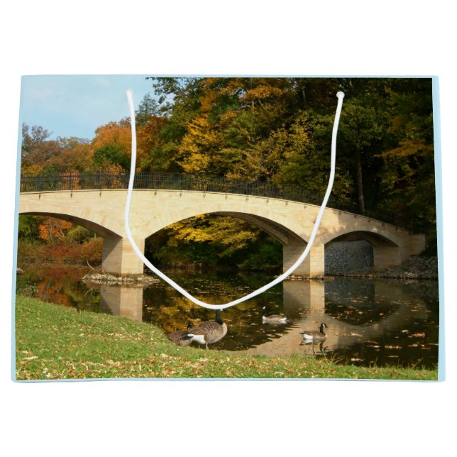 Regenbogenbrücke im Herbst an der Grove City Uni Große Geschenktüte (Vorderseite)
