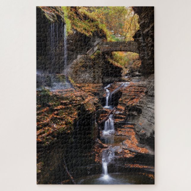 Regenbogenfälle in Watkins Glen mit Herbstblättern Puzzle (Vertikal)