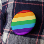 Regenbogenflagge Button<br><div class="desc">Die hellen Farben des Regenbogens,  um Ihren Stolz zu feiern,  oder einfach nur Ihr Glück!</div>