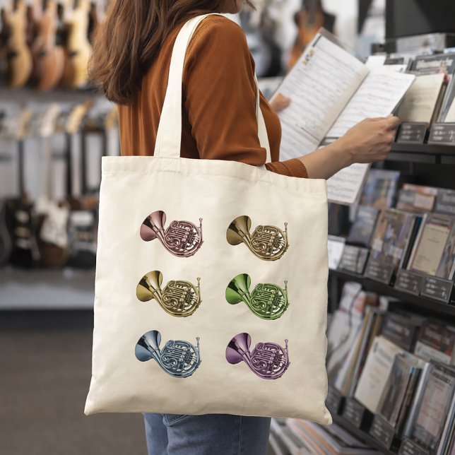 Regenbogenfrenchhorn-Collage-Design Tragetasche (A tote bag with a rainbow lineup of french horns.)